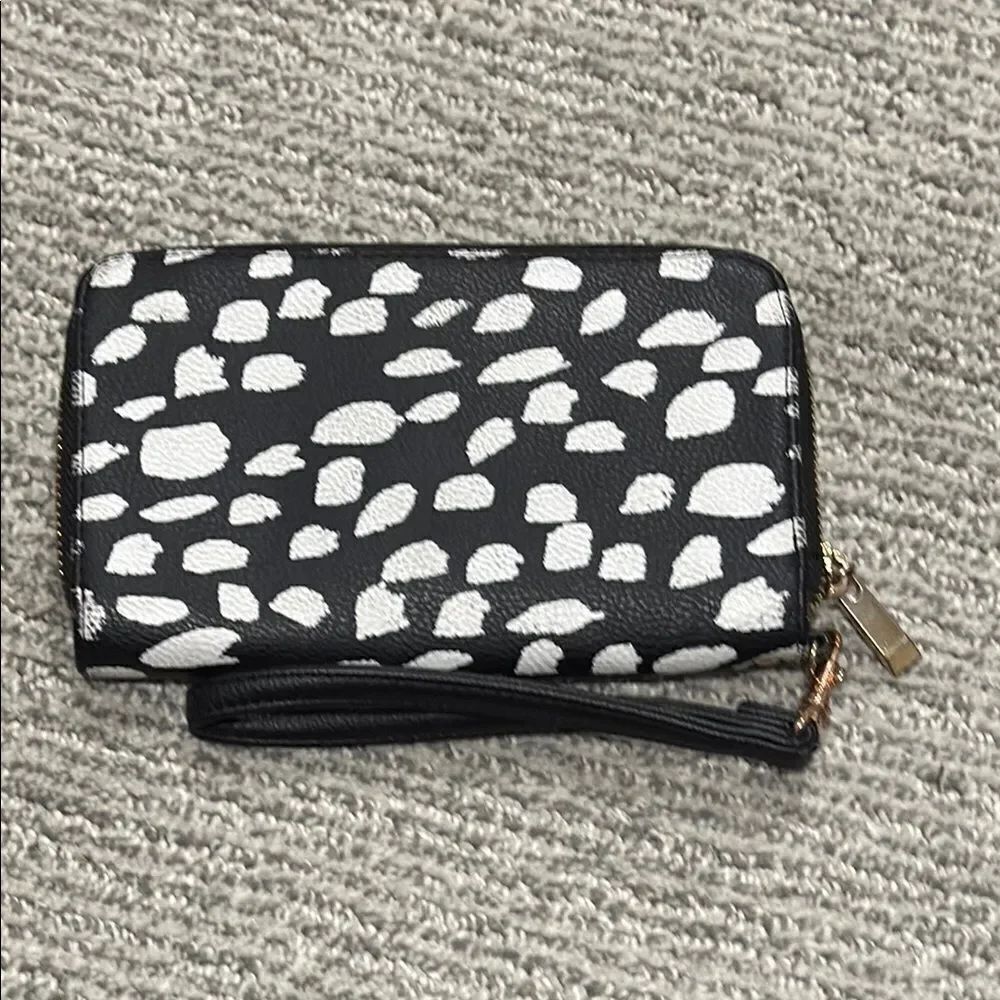A New Day Black and White Patterned Wristlet